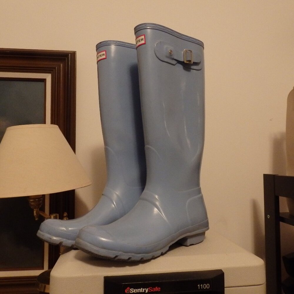 Light blue HUNTER Tall rain boots size 10